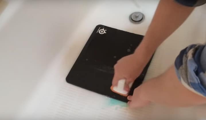 How To Clean Mousepad